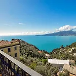3 Bedroom Gorgeous In Zoagli