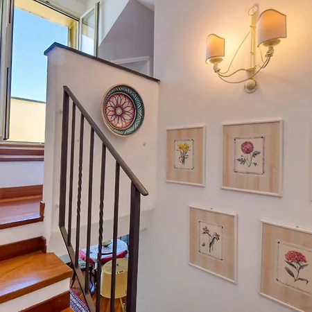 Διαμέρισμα 3 Bedroom Awesome In Zoagli