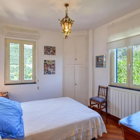3 Bedroom Awesome In Διαμέρισμα Zoagli