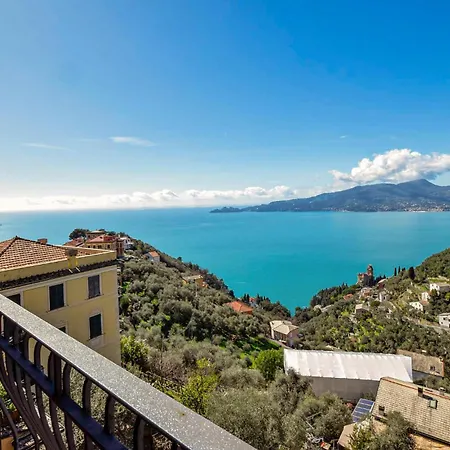 3 Bedroom Awesome In Zoagli
