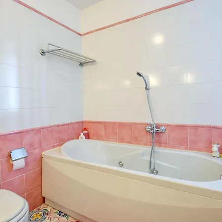 3 Bedroom Awesome In Apartamento
